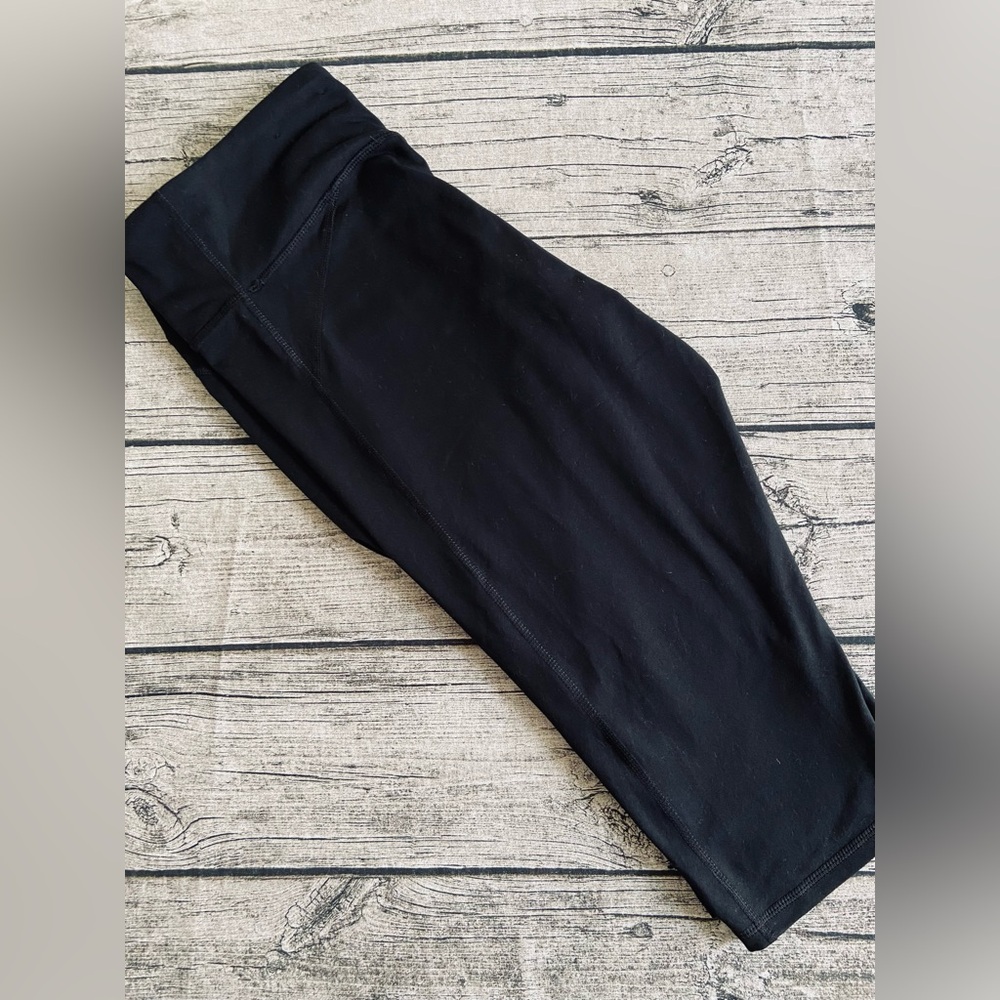 Champion active wear spandex leggings, yoga pants. Knee length.